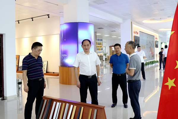 縣長馬吉云赴企業(yè)開展“送政策、解難題、優(yōu)服務(wù)”活動