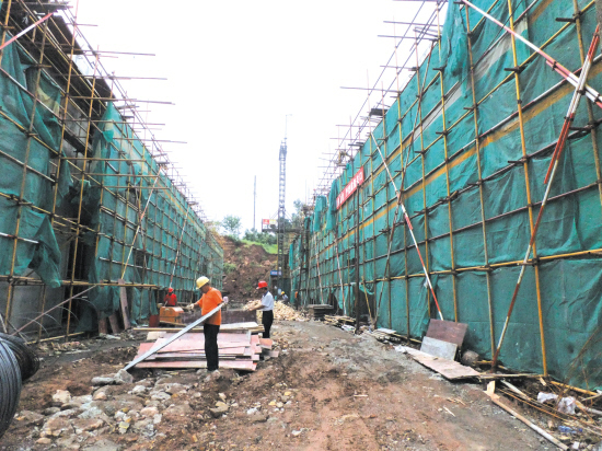 正在建設(shè)中的倉儲中心。吳瓊敏 攝.jpg